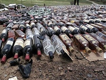 پاکسازی مناطق آلوده، انهدام کارگاه مشروبات الکلی و مهر و موم ۱۹ آپارتمان غیرمجاز در اهواز