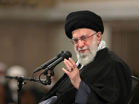پیام حضرت آیت الله خامنه ای به مناسبت اربعین شهدای تجاوز رژیم صهیونیستی : هر دو حرکت نظامی و علمی شتابنده‌تر از گذشته به سمت افقهای بلند پیش خواهد رفت