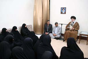 در دیدار جمعی از مدیران، اساتید و طلاب جامعهالزهرا؛ رهبر انقلاب: حوزه علمیه باید بهروز و پاسخگوی مسائل جدید باشد