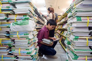 معاون وزیر آموزش و پرورش: اشعار کتابهای فارسی مدارس تبدیل به سرود میشود