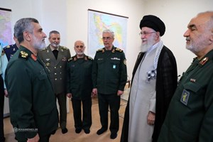 توسط فرمانده کل قوا انجام شد/ اعطای «نشان فتح» به سردار حاجیزاده