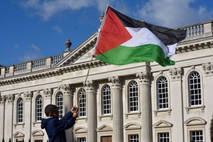 خروش دوباره دانشجویان حامی فلسطین در انگلیس/ تاکید بر قطع همکاری با شرکتهای همدست اسرائیل