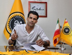 نقل و انتقالات لیگ بیست و سوم؛ عیسی آلکثیر به سپاهان پیوست/ دستبرد به خط حمله پرسپولیس!