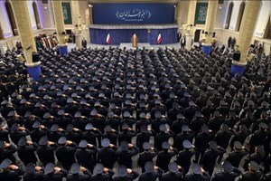 دیدار جمعی از فرماندهان نیروی هوایی و پدافند هوایی ارتش با رهبری/رهبر انقلاب: مذاکره با آمریکا هوشمندانه و شرافتمندانه نیست