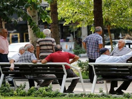 دستگاه‌های اجرایی به ارائه خدمات رفاهی به بازنشستگان هم‌سطح با شاغلان موظف شدند