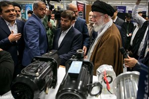 بازدید رهبر انقلاب از نمایشگاه توانمندیهای بخش خصوصی