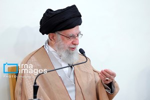 ولی امر مسلمین جهان در پیام به حجّاج بیتاللّهالحرام: دولتهای مسلمان باید همه راههای کمکرسانی به رژیم صهیونی را مسدود کنند