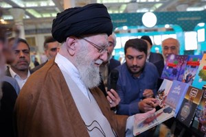 «تلآویو سقوط کرد»؛ کتابی که رهبر انقلاب در نمایشگاه مشاهده کردند