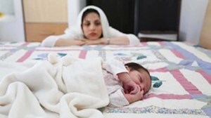 استفاده همزمان از «مرخصی زایمان» و «بیمه بیکاری» امکان پذیر است؟