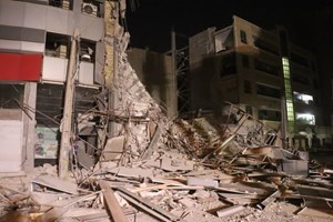 مدیرعامل هلالاحمر خوزستان عنوان کرد: ریزش آپارتمان ۶ طبقه در اهواز تلفات جانی نداشت / سازهی ناایمن، دلیل ریزش