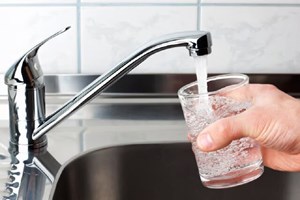 یکی از مدیران وزارت بهداشت: سلامت آب آشامیدنی به طور مکرر سنجش میشود