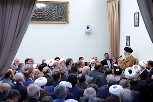 رهبر انقلاب: مسائل کشور را به گفتوگوها گره نزنیم