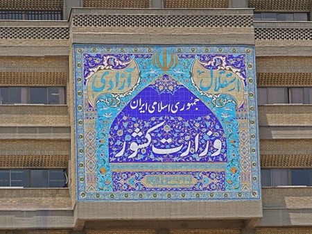 عقب‌نشینی از احکام و ارزش‌های دینی صورت نخواهد گرفت