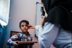 تبلیغ قطره درمان «دوربینی» دروغ است